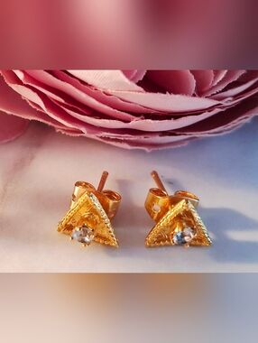 Vintage 80s Sparkly Gold Triangle Stud Earrings